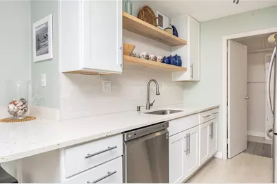 10355 Paradise Boulevard #412, Saint Petersburg, FL 33706 - Photo 3
