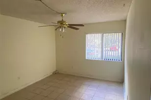 11720 Raintree Lake Ln, Tampa, FL 33617 - Photo 9