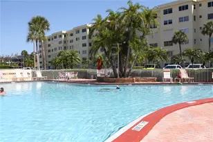 4725 Cove Cir, Saint Petersburg, FL 33708 - Photo 11