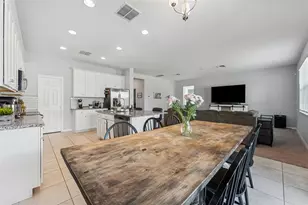 3047 Adams Cross Dr, Zephyrhills, FL 33540 - Photo 13