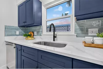 1190 Rue Des Chateaux #1A, Saint Petersburg, FL 33707 - Photo 9