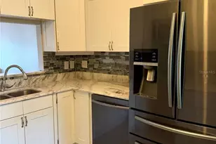 3330 Laurel Dale Dr, Tampa, FL 33618 - Photo 5