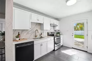 5931 Mangrove St N, Saint Petersburg, FL 33703 - Photo 11