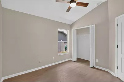 8536 Canterbury Lake Boulevard, Tampa, FL 33619 - Photo 7