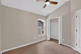 8536 Canterbury Lake Blvd, Tampa, FL 33619 - Photo 7