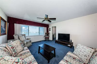 4750 Cove Circle #905, Saint Petersburg, FL 33708 - Photo 11