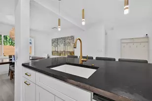 7566 20th St N, Saint Petersburg, FL 33702 - Photo 13