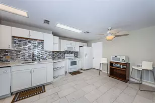 8419 125th Pl, Largo, FL 33773 - Photo 13