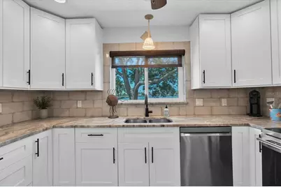 16102 4th Street E, Redington Beach, FL 33708 - Photo 13