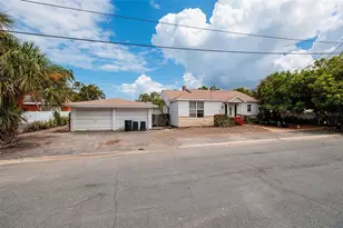 216 Punta Vista Dr, Saint Pete Beach, FL 33706 - Photo 11