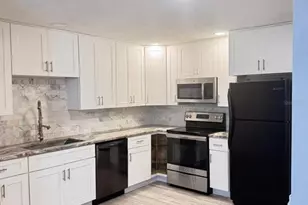 5555 Baywater Dr, Tampa, FL 33615 - Photo 5