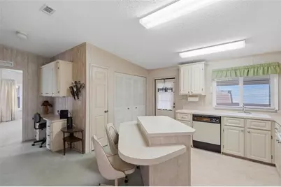 36642 Lakewood Drive, Zephyrhills, FL 33542 - Photo 5