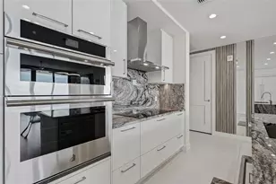301 1st St S, Saint Petersburg, FL 33701 - Photo 11