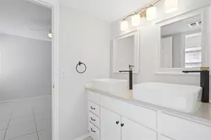 2400 Feather Sound Dr, Clearwater, FL 33762 - Photo 25