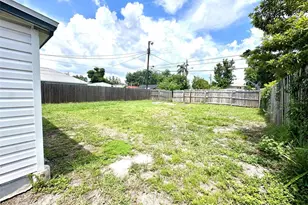 4111 28th St N, Saint Petersburg, FL 33714 - Photo 9