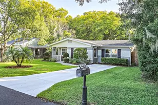 5725 14th St, Zephyrhills, FL 33542 - Photo 3