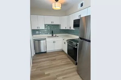 3066 66th Way N, Saint Petersburg, FL 33710 - Photo 3