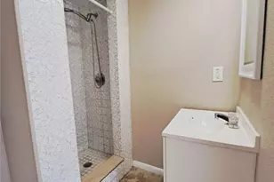 2657 Bayside Dr S, Saint Petersburg, FL 33705 - Photo 21