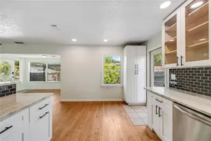 1010 W Berry Ave, Tampa, FL 33603 - Photo 11