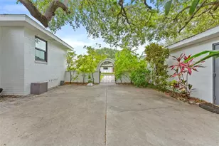 802 W Coral St, Tampa, FL 33602 - Photo 9