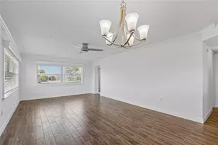 4575 Cove Cir, Saint Petersburg, FL 33708 - Photo 11