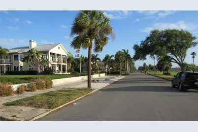 1817 Beach Drive SE, Saint Petersburg, FL 33705 - Photo 11