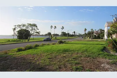 1817 Beach Drive SE, Saint Petersburg, FL 33705 - Photo 13
