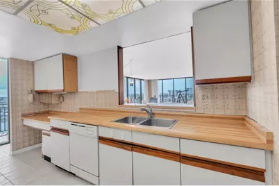 7600 Bayshore Drive #701, Treasure Island, FL 33706 - Photo 15