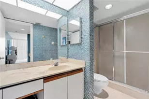 7600 Bayshore Dr, Treasure Island, FL 33706 - Photo 15