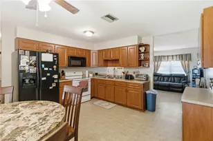 2113 Oakview Ln, Plant City, FL 33566 - Photo 11