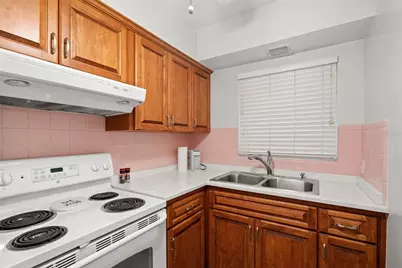 800 Beach Drive NE #10, Saint Petersburg, FL 33701 - Photo 7