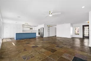 3924 Versailles Dr, Tampa, FL 33634 - Photo 5