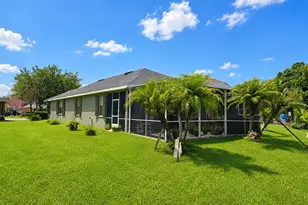 9305 Mandrake Ct, Tampa, FL 33647 - Photo 3
