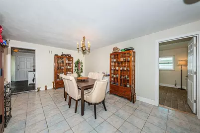 5230 Venetian Boulevard NE, Saint Petersburg, FL 33703 - Photo 9