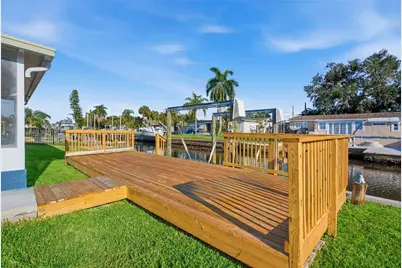 9460 Treasure Lane NE, Saint Petersburg, FL 33702 - Photo 21