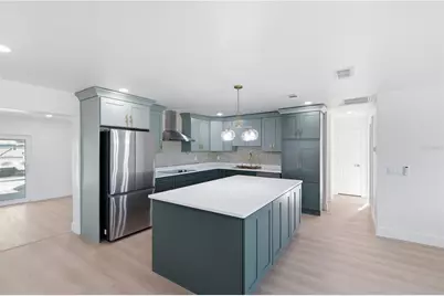 9460 Treasure Lane NE, Saint Petersburg, FL 33702 - Photo 5