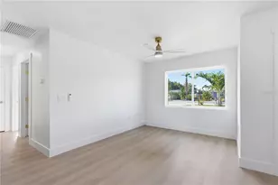9460 Treasure Ln NE, Saint Petersburg, FL 33702 - Photo 19