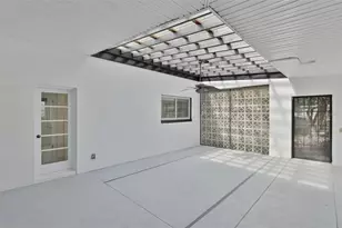 704 E River Dr, Tampa, FL 33617 - Photo 9