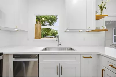 8719 N Temple Avenue, Tampa, FL 33617 - Photo 9
