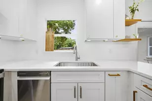 8719 N Temple Ave, Tampa, FL 33617 - Photo 9