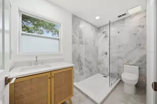 8719 N Temple Ave, Tampa, FL 33617 - Photo 25