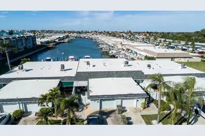 128 Boca Ciega Point Boulevard N, Saint Petersburg, FL 33708 - Photo 3