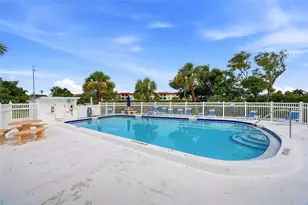 4570 Overlook Dr NE, Saint Petersburg, FL 33703 - Photo 31