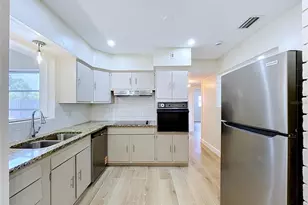 9813 51st Ave N, Saint Petersburg, FL 33708 - Photo 3
