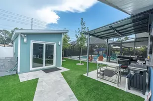 13179 Dorchester Dr, Seminole, FL 33776 - Photo 5
