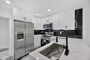 102 Garland Ct, Tampa, FL 33613 - Photo 97