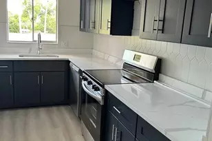 4520 Overlook Dr NE, Saint Petersburg, FL 33703 - Photo 9