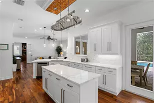 2113 Climbing Ivy Dr, Tampa, FL 33618 - Photo 9