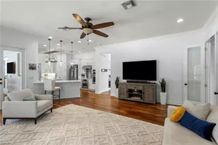 2113 Climbing Ivy Dr, Tampa, FL 33618 - Photo 23