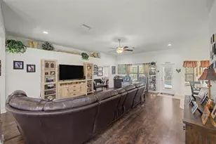 27928 Austin Woods Dr, Dade City, FL 33525 - Photo 9